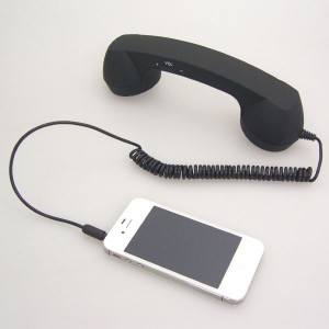受話器がなければ電話じゃない レトロな黒電話風ハンドセットが発売 あんどろいどスマート